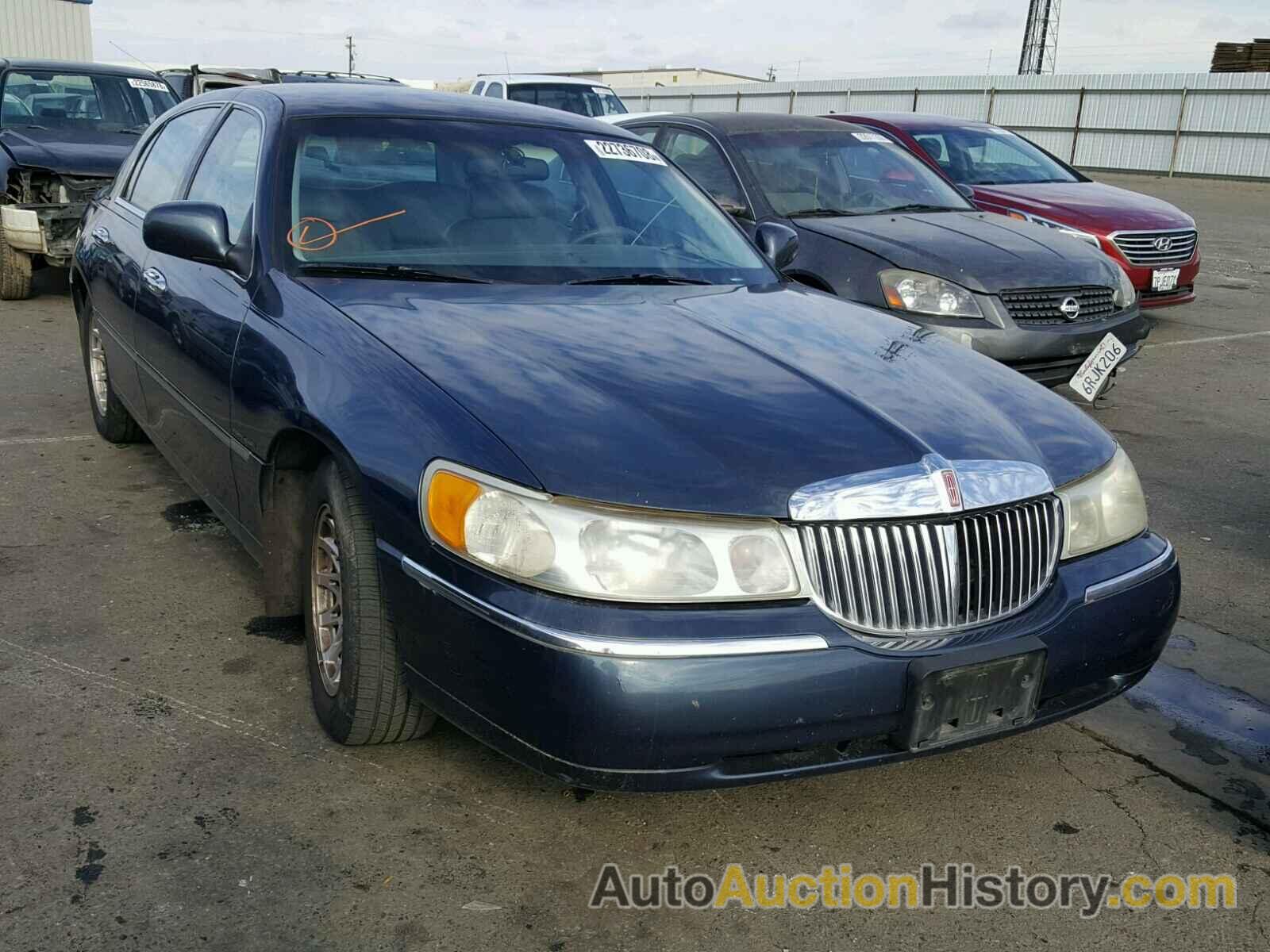 1998 LINCOLN TOWN CAR SIGNATURE, 1LNFM82W9WY655374