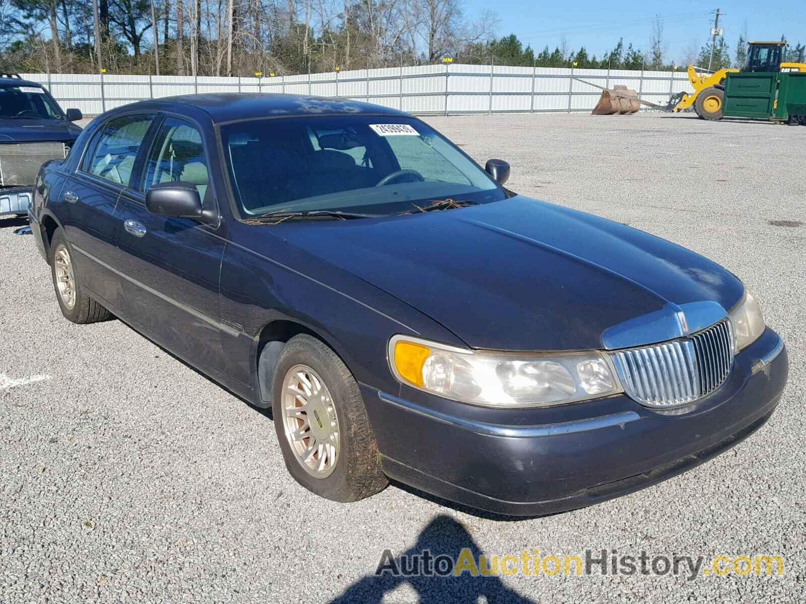 1999 LINCOLN TOWN CAR SIGNATURE, 1LNHM82W4XY646446