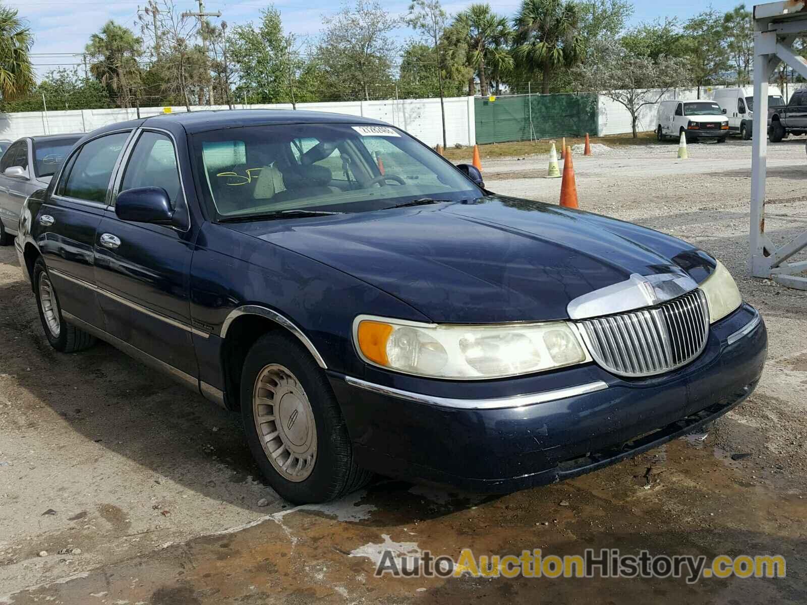 2002 LINCOLN TOWN CAR EXECUTIVE, 1LNHM81W42Y652967