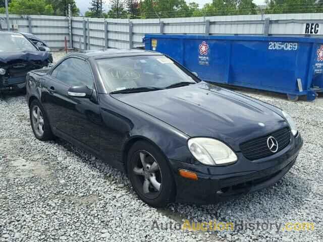 2003 MERCEDES-BENZ SLK320, WDBKK65F33F290673