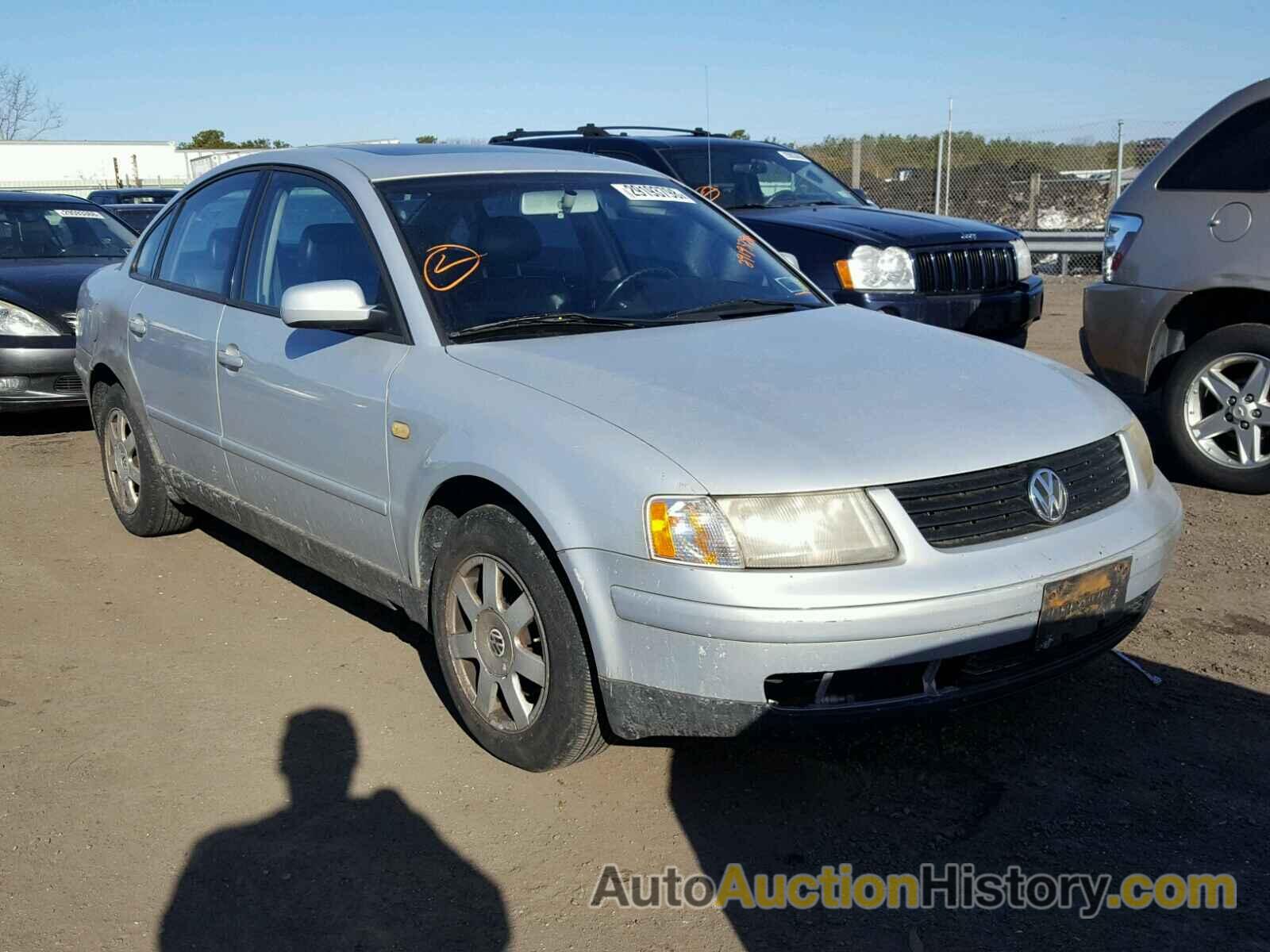 1999 VOLKSWAGEN PASSAT GLS, WVWMA63B4XE374347