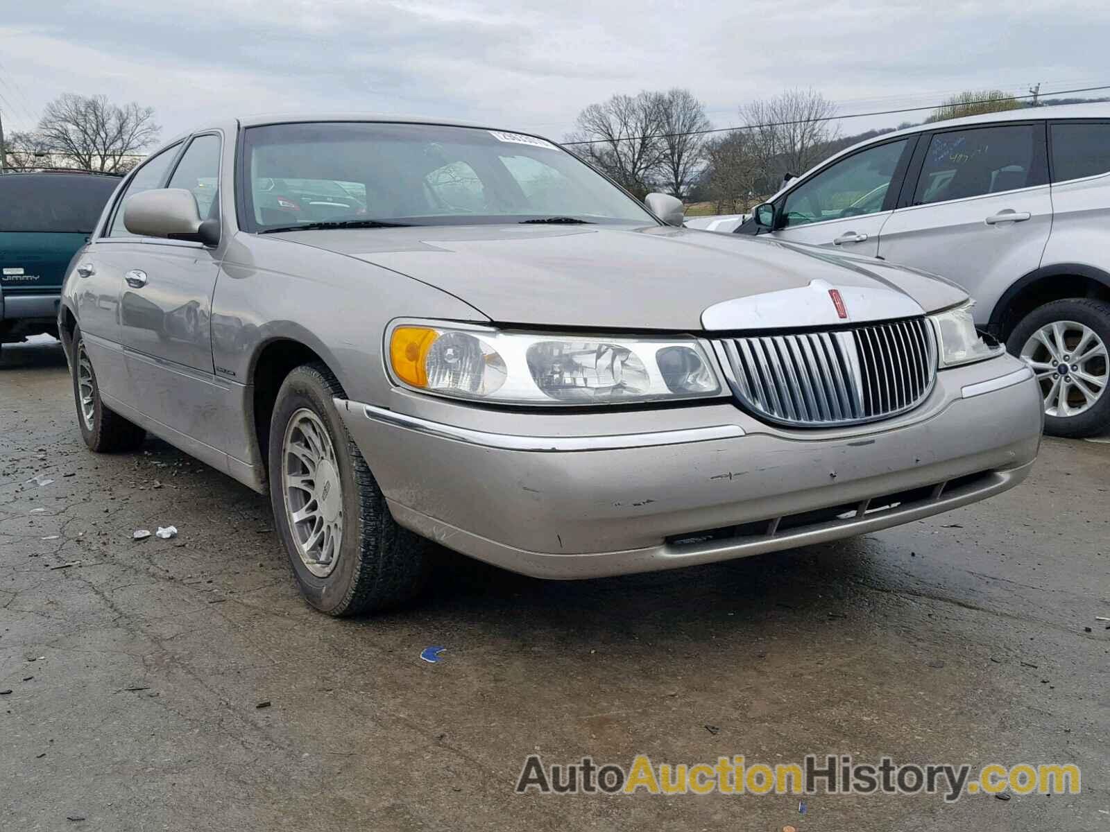 2000 LINCOLN TOWN CAR SIGNATURE, 1LNHM82W0YY914927