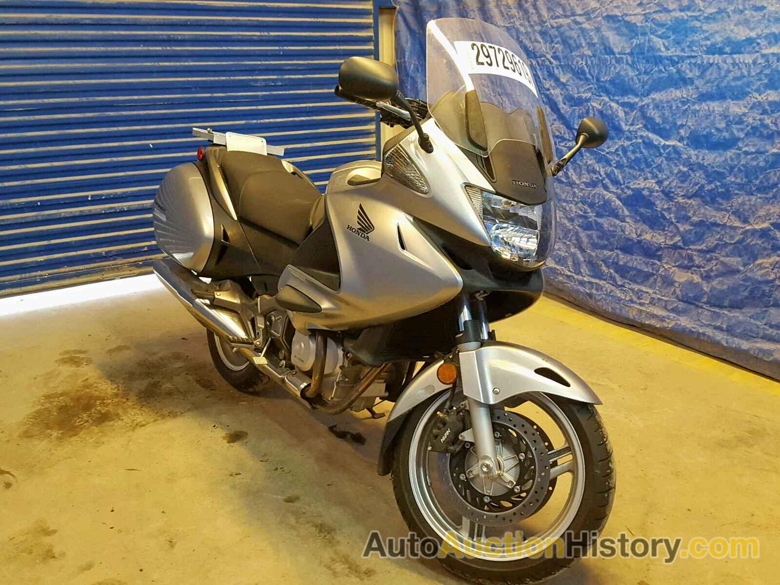 2010 HONDA NT700 V, 