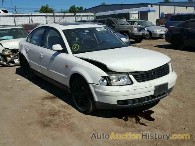 1999 VOLKSWAGEN PASSAT GLS, WVWMD63B2XE097575