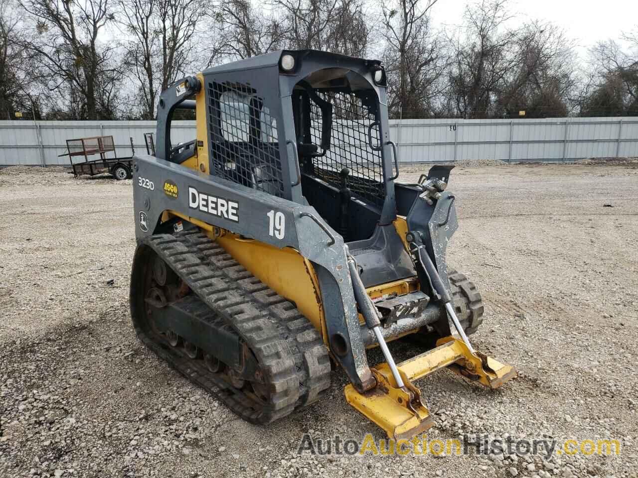 2010 JOHN SKID STEER, T0323DE186063