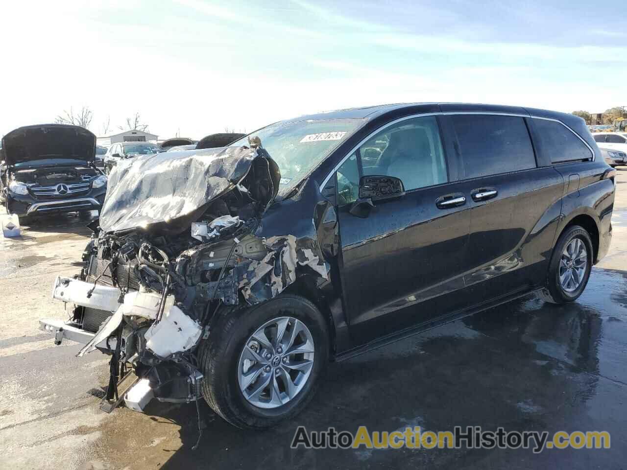 2022 TOYOTA SIENNA XLE, 5TDYRKEC6NS103936