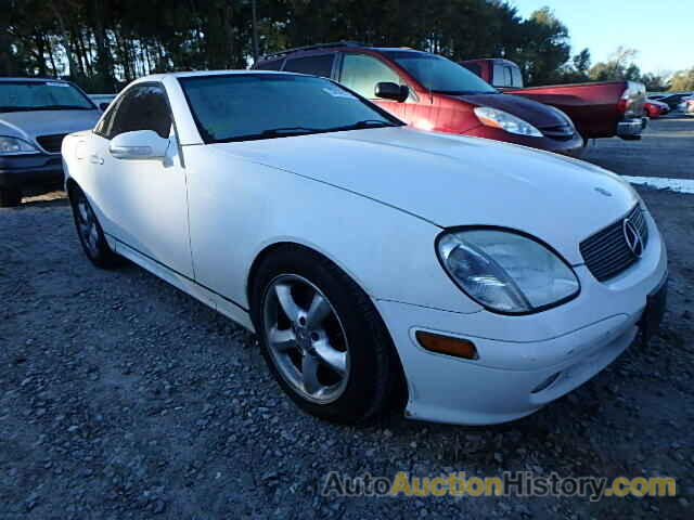 2002 MERCEDES-BENZ SLK320, WDBKK65FX2F254140