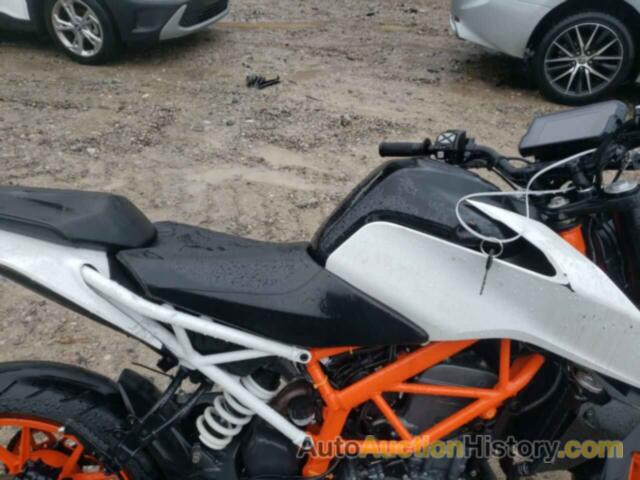 KTM MOTORCYCLE DUKE, MD2JPJ404LC272032
