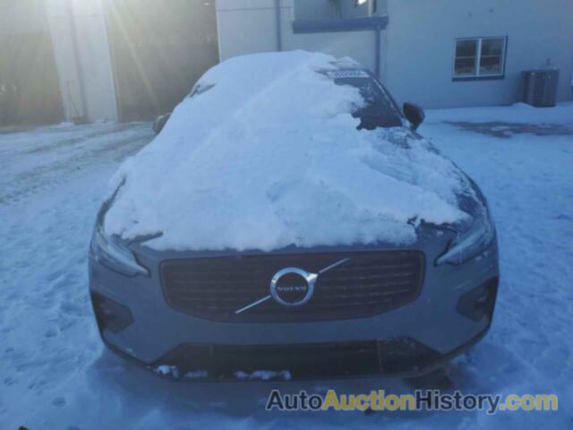 VOLVO S60 B5 MOM B5 MOMENTUM, 7JRL12TZ2NG161790