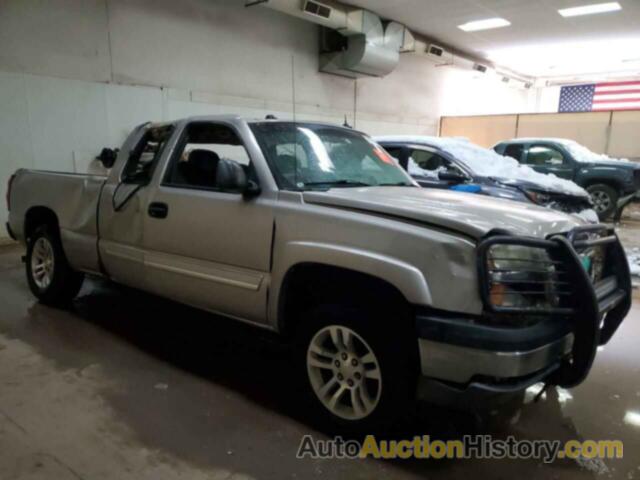 CHEVROLET SILVERADO K1500, 1GCEK19B95E158437