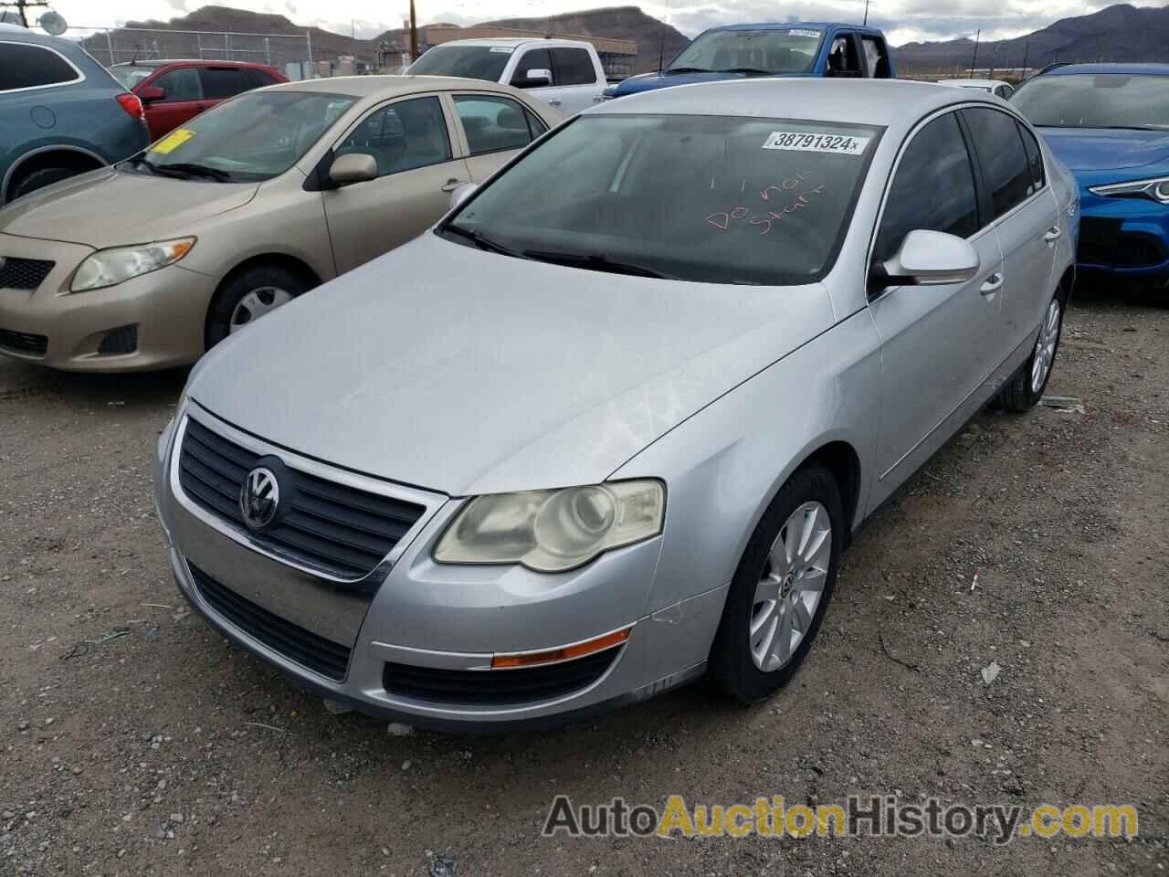 VOLKSWAGEN PASSAT TURBO, WVWJK73CX8P122428