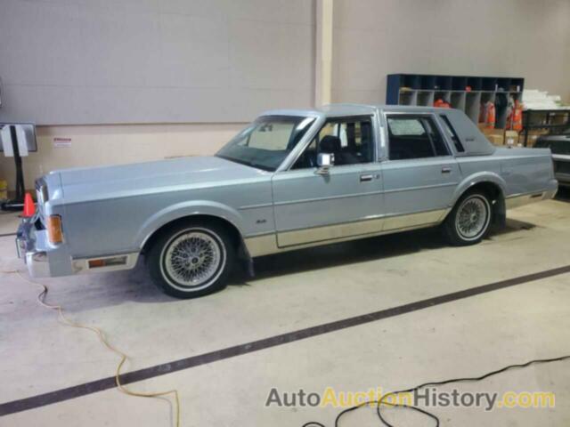 LINCOLN TOWNCAR SIGNATURE, 1LNBM82F8KY784263