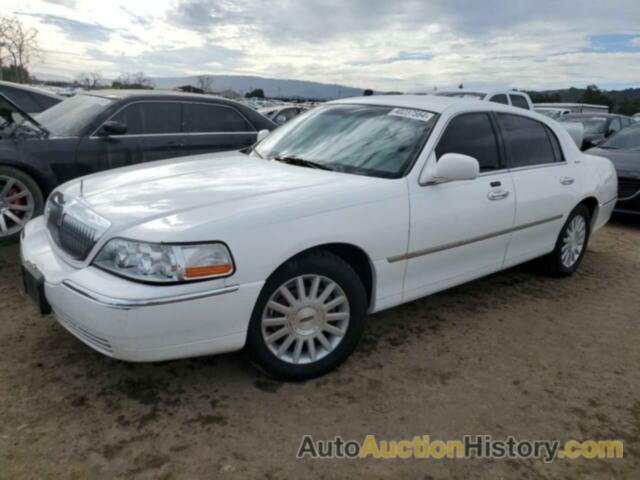 LINCOLN TOWNCAR EXECUTIVE, 1LNHM81W24Y677238