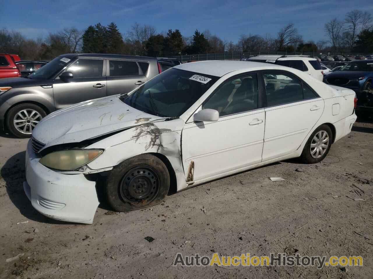 TOYOTA CAMRY LE, 4T1BE32K25U552976