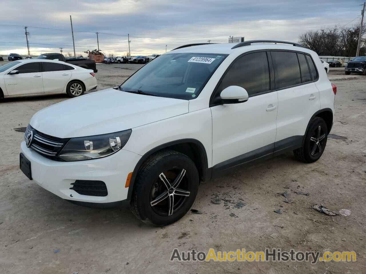 VOLKSWAGEN TIGUAN S, WVGAV7AX6HK009789