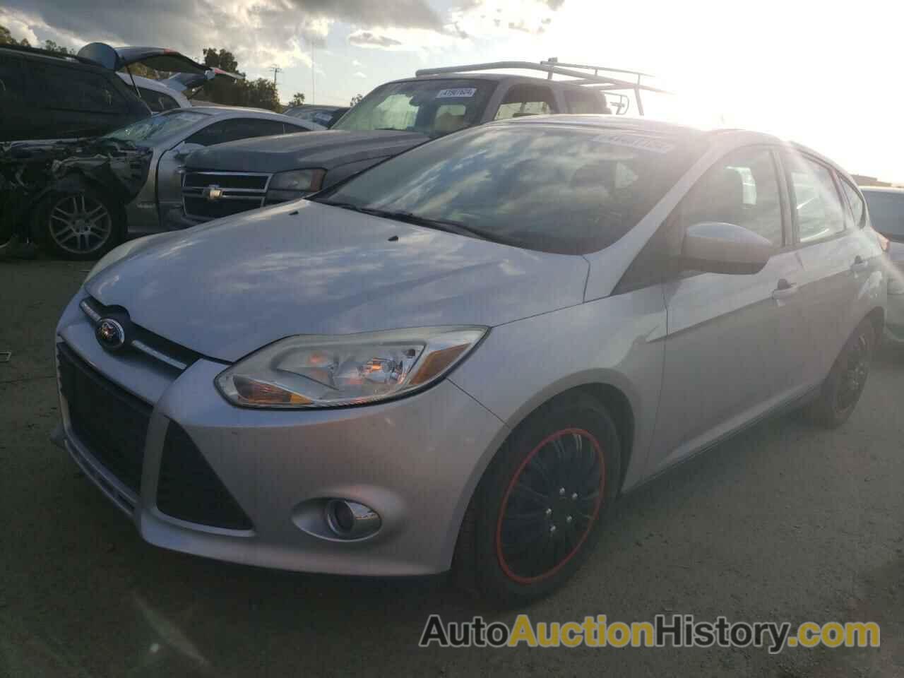 FORD FOCUS SE, 1FAHP3K2XCL436572