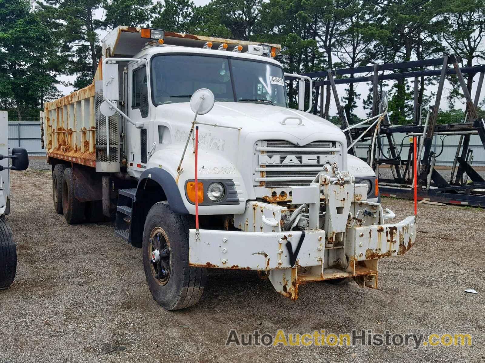 2005 MACK 700 CV700, 1M2AG12C35M021448