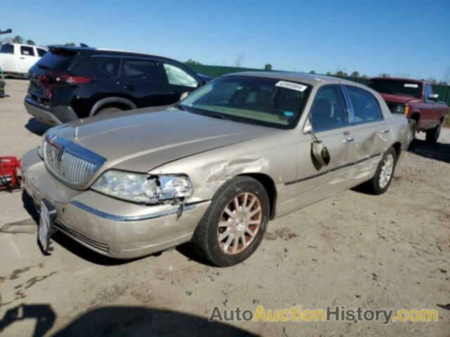 LINCOLN TOWNCAR SIGNATURE, 1LNHM81W77Y637578