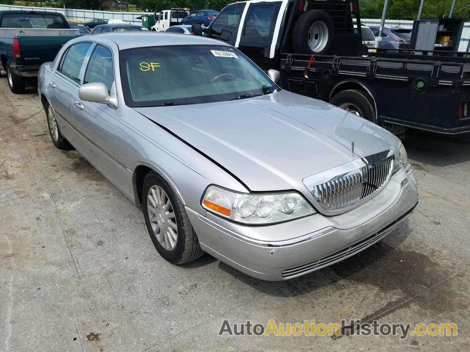 2003 LINCOLN TOWNCAR SIGNATURE, 1LNHM82W73Y655152