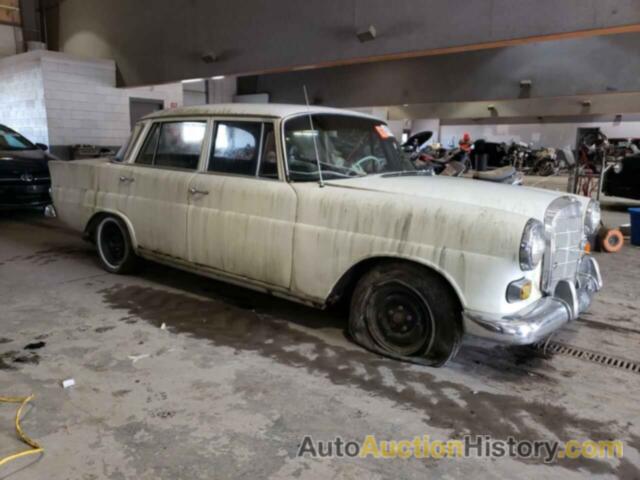 MERCEDES-BENZ 230-CLASS, 11001110015561