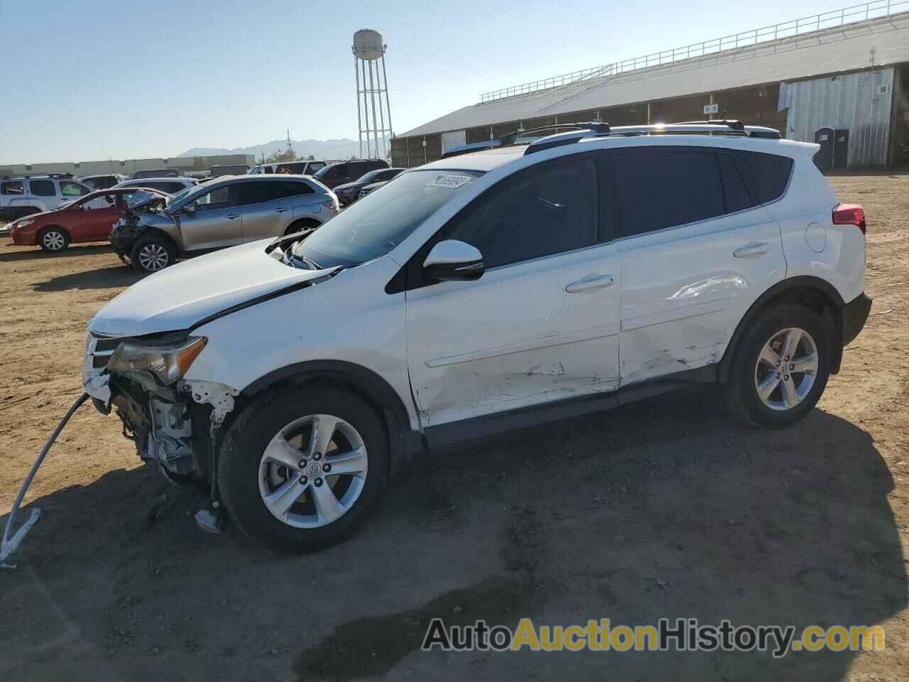 TOYOTA RAV4 XLE, JTMWFREV7EJ014772