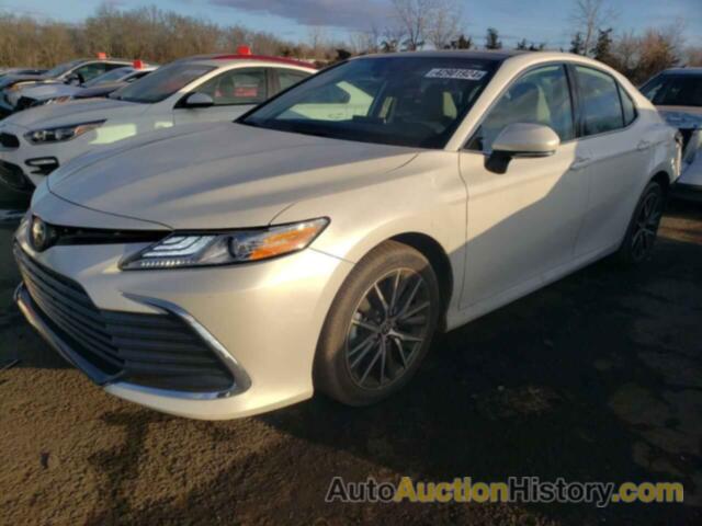 TOYOTA CAMRY XLE, 4T1F11BK0NU068905