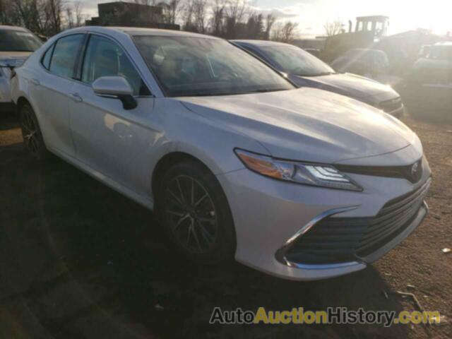 TOYOTA CAMRY XLE, 4T1F11BK0NU068905