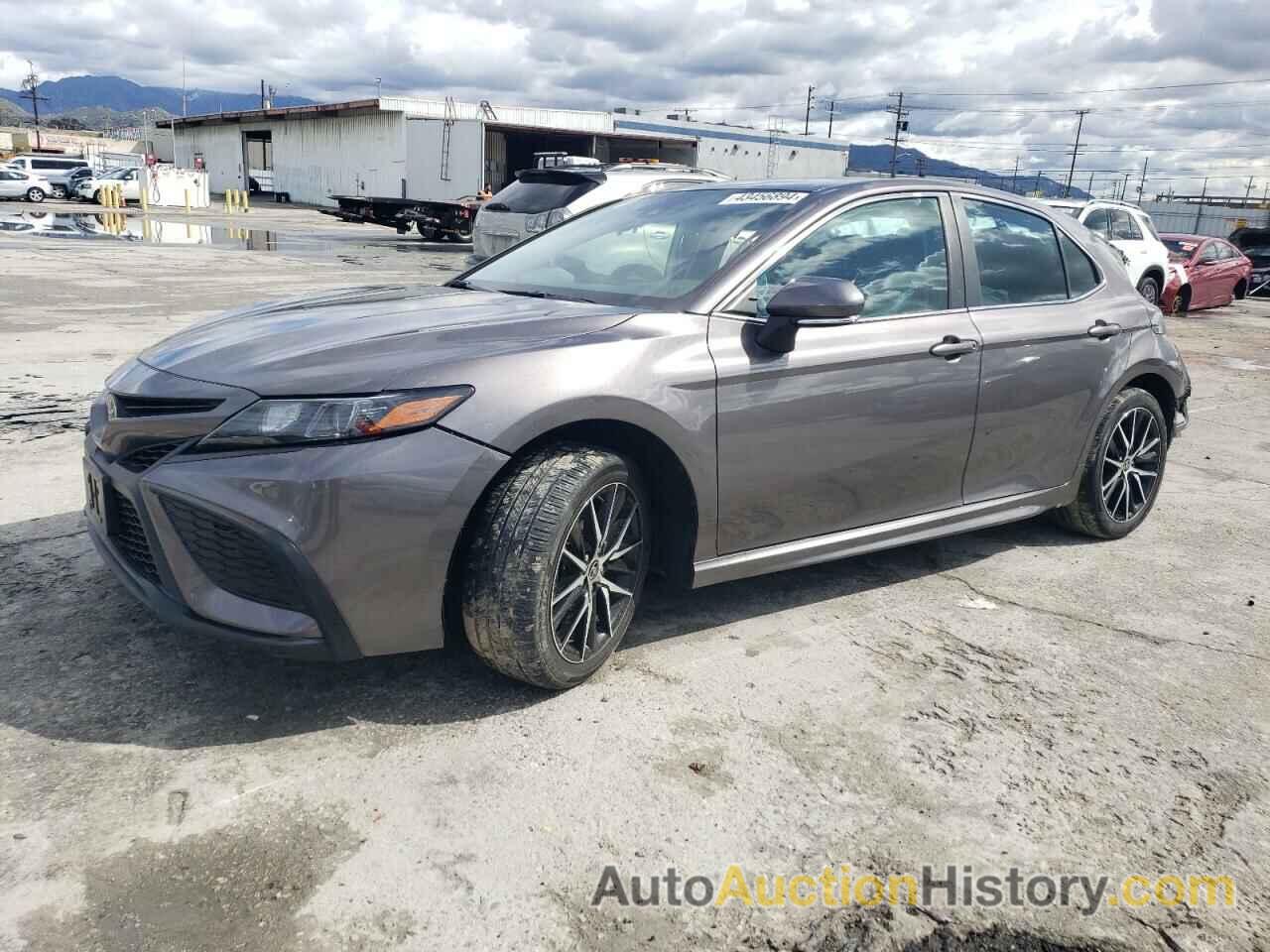 TOYOTA CAMRY SE, 4T1G11AK5NU630853