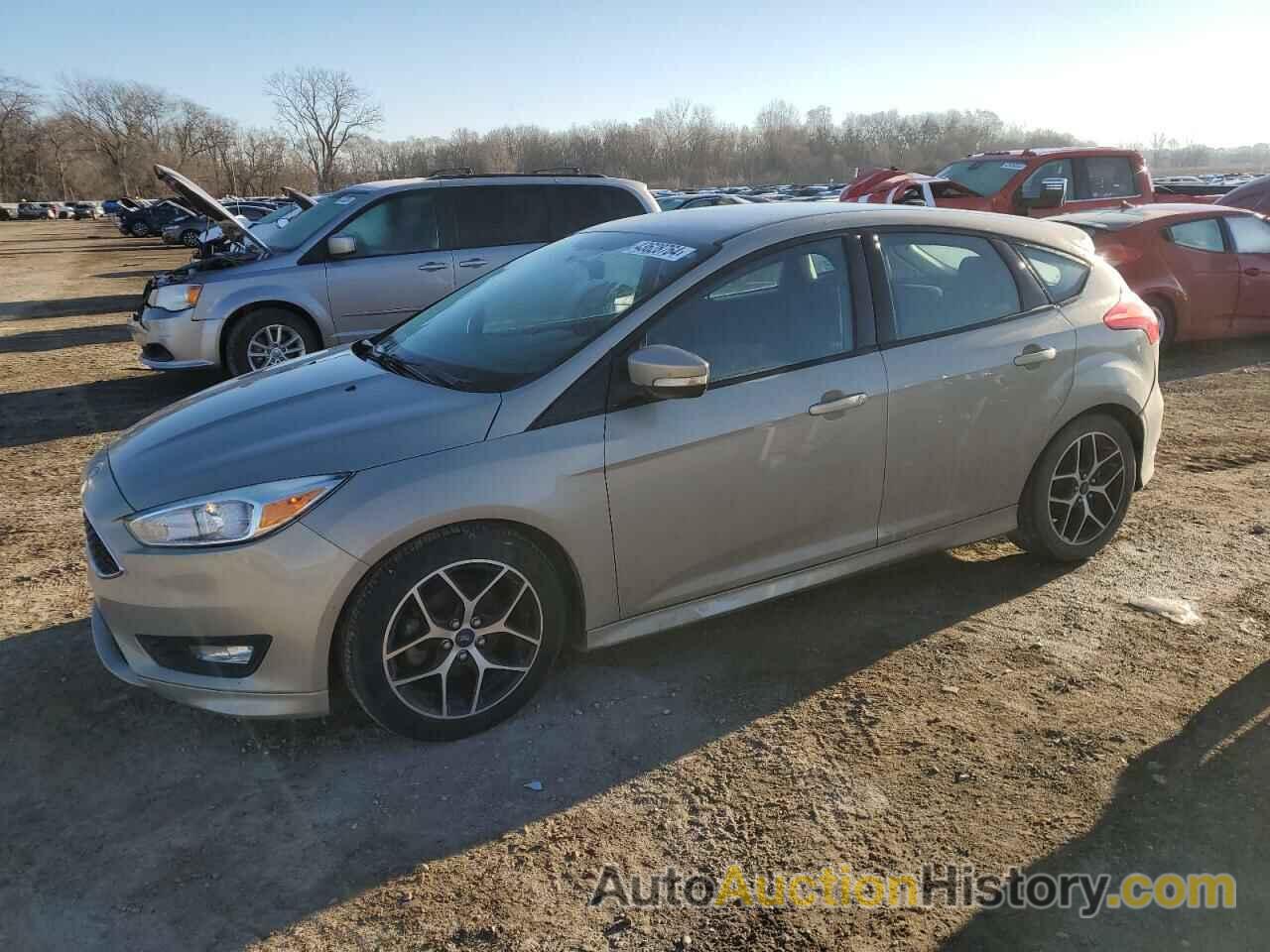 FORD FOCUS SE, 1FADP3K25FL256094