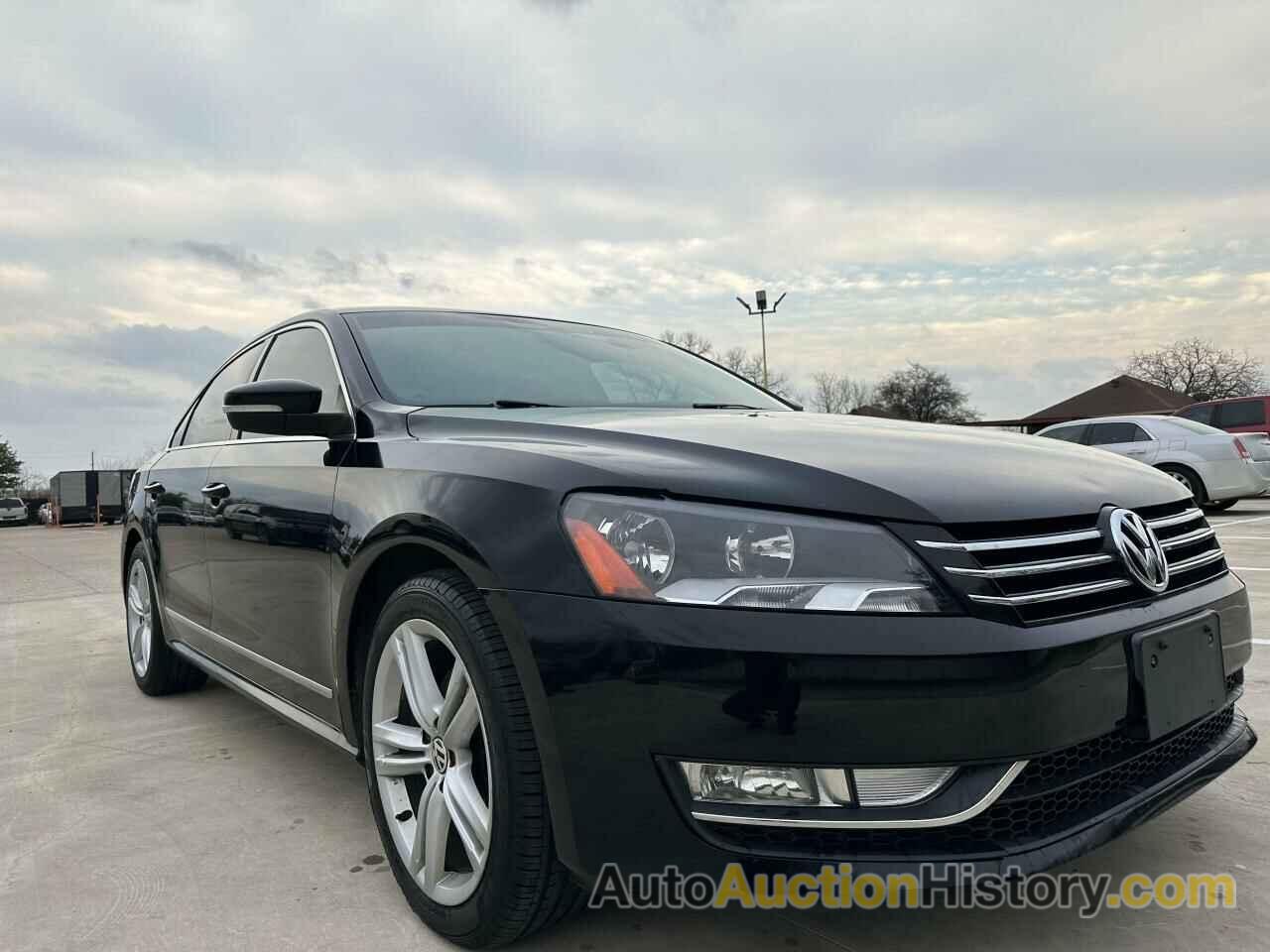 2013 VOLKSWAGEN PASSAT SEL, 1VWCN7A33DC062624