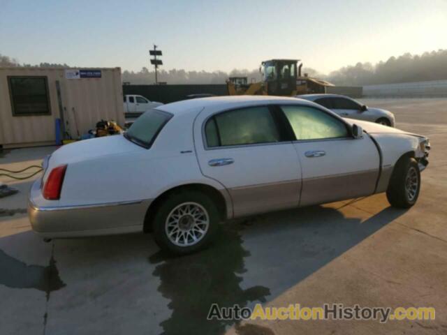 LINCOLN TOWNCAR SIGNATURE, 1LNHM82W41Y660838