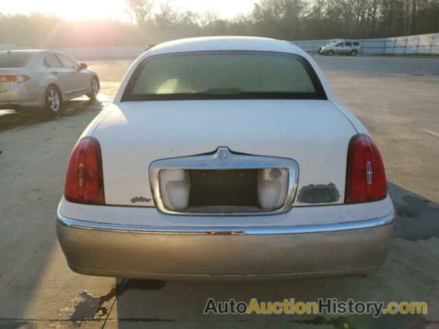 LINCOLN TOWNCAR SIGNATURE, 1LNHM82W41Y660838