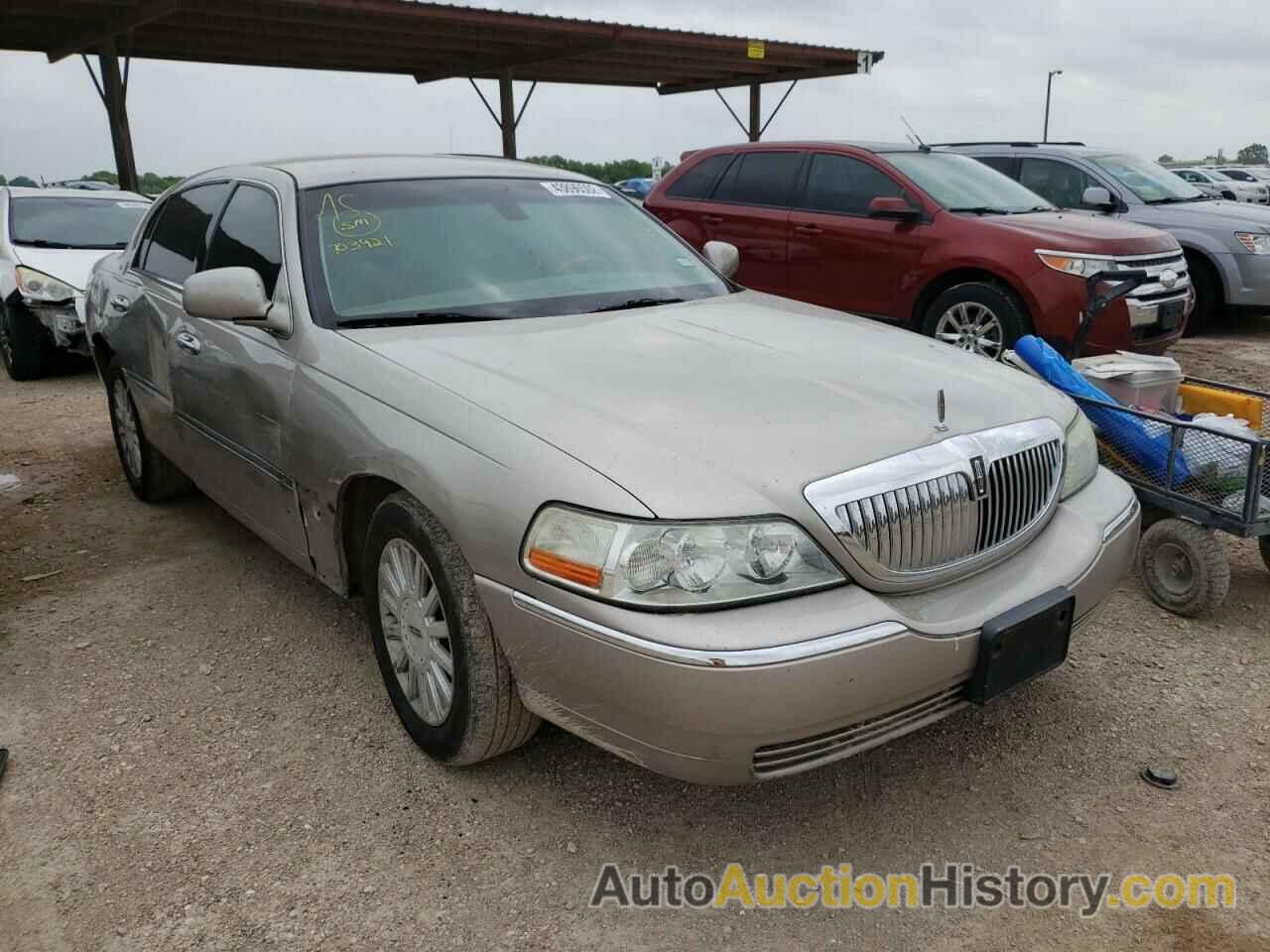 2003 LINCOLN TOWNCAR SIGNATURE, 1LNHM82W63Y703921