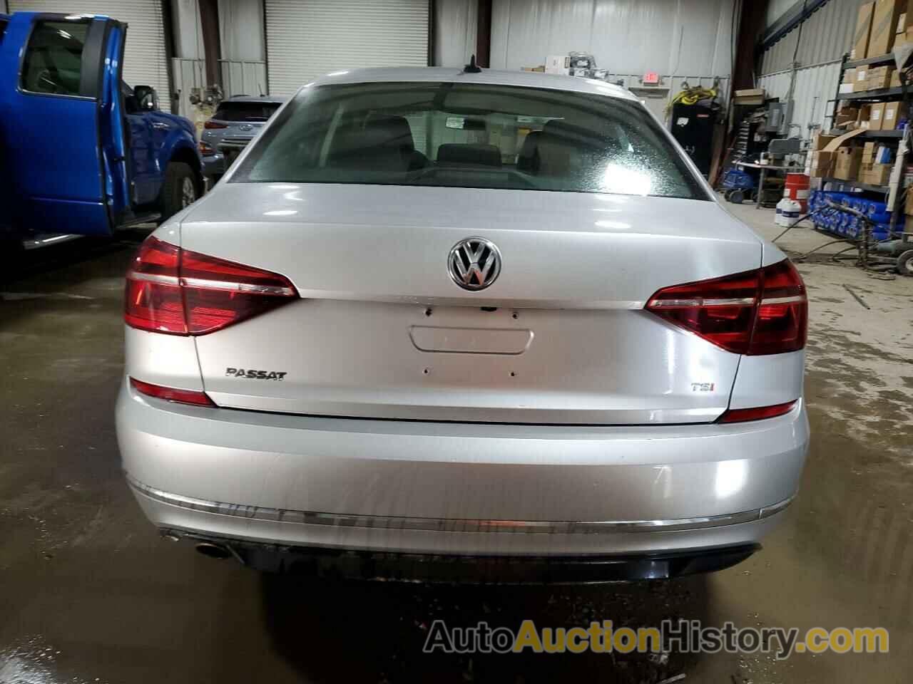 VOLKSWAGEN PASSAT S, 1VWAA7A39JC028637