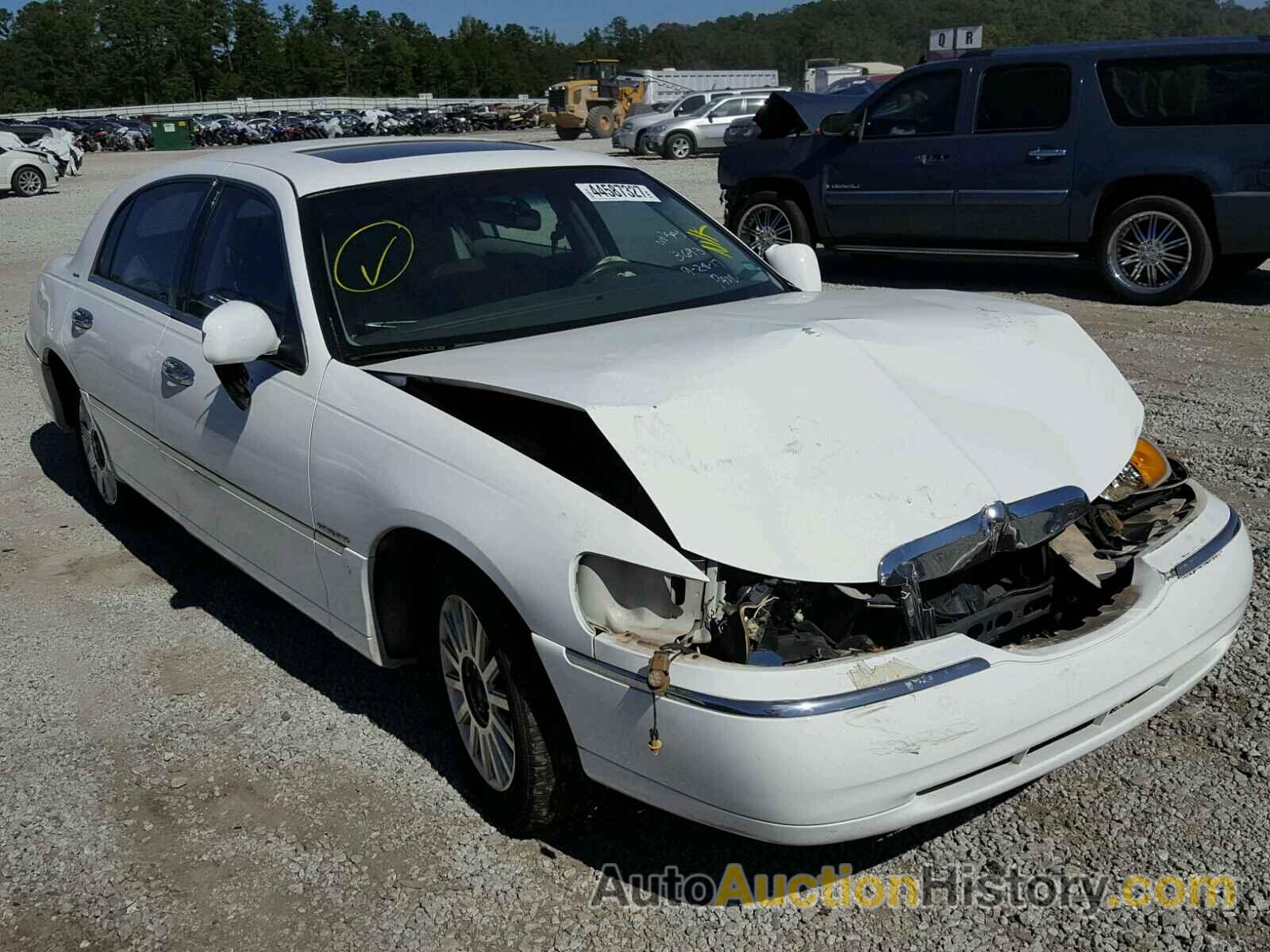 1998 LINCOLN TOWN CAR SIGNATURE, 1LNFM82W9WY629910