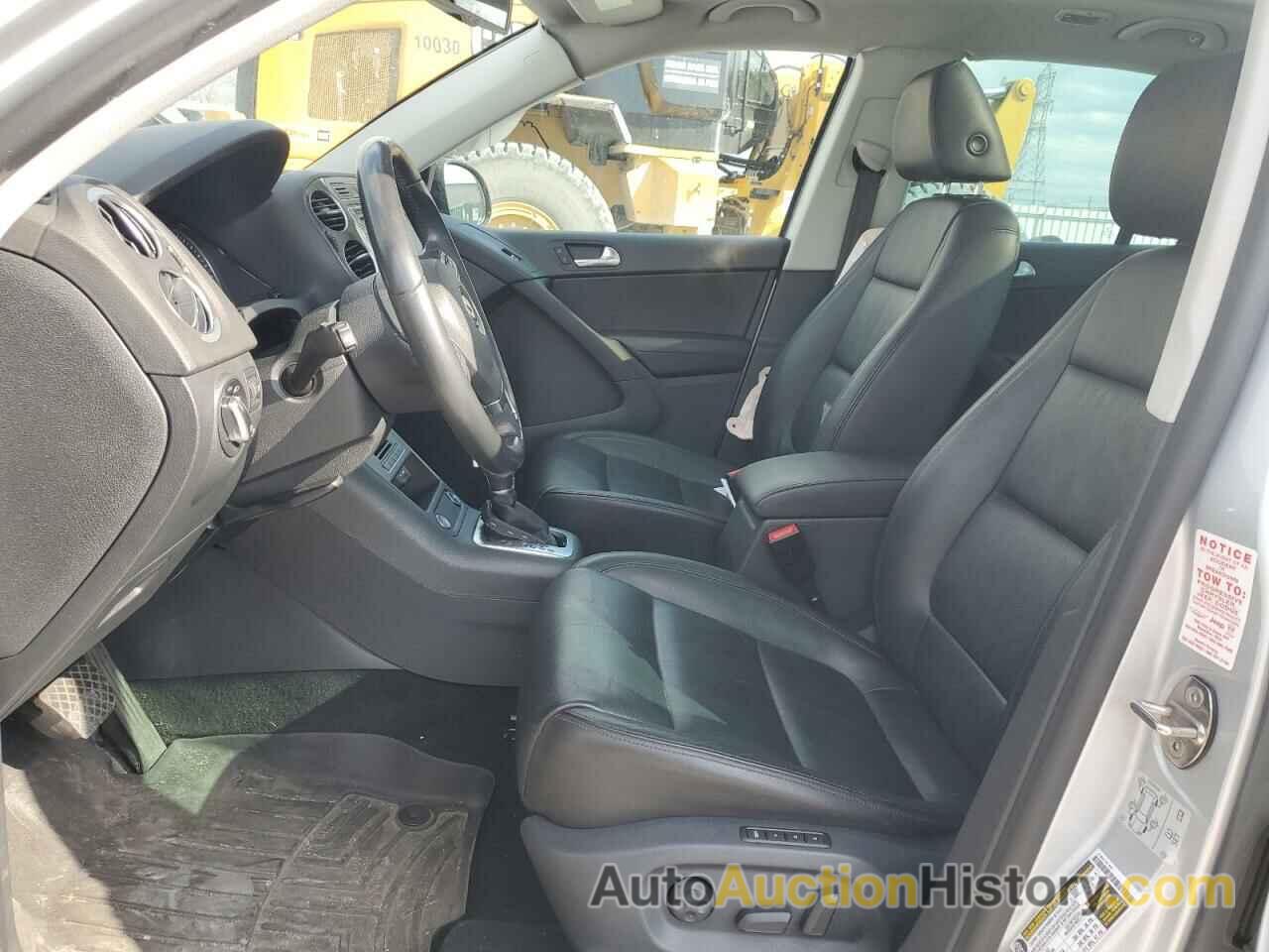 VOLKSWAGEN TIGUAN SPORT, WVGUV7AX5HW506595