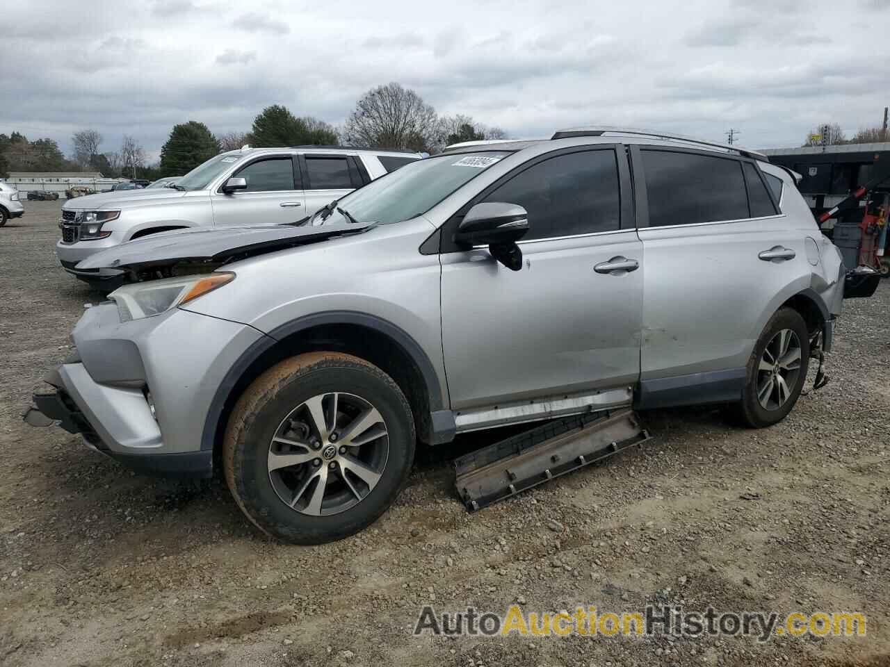 TOYOTA RAV4 XLE, 2T3WFREV7GW275260