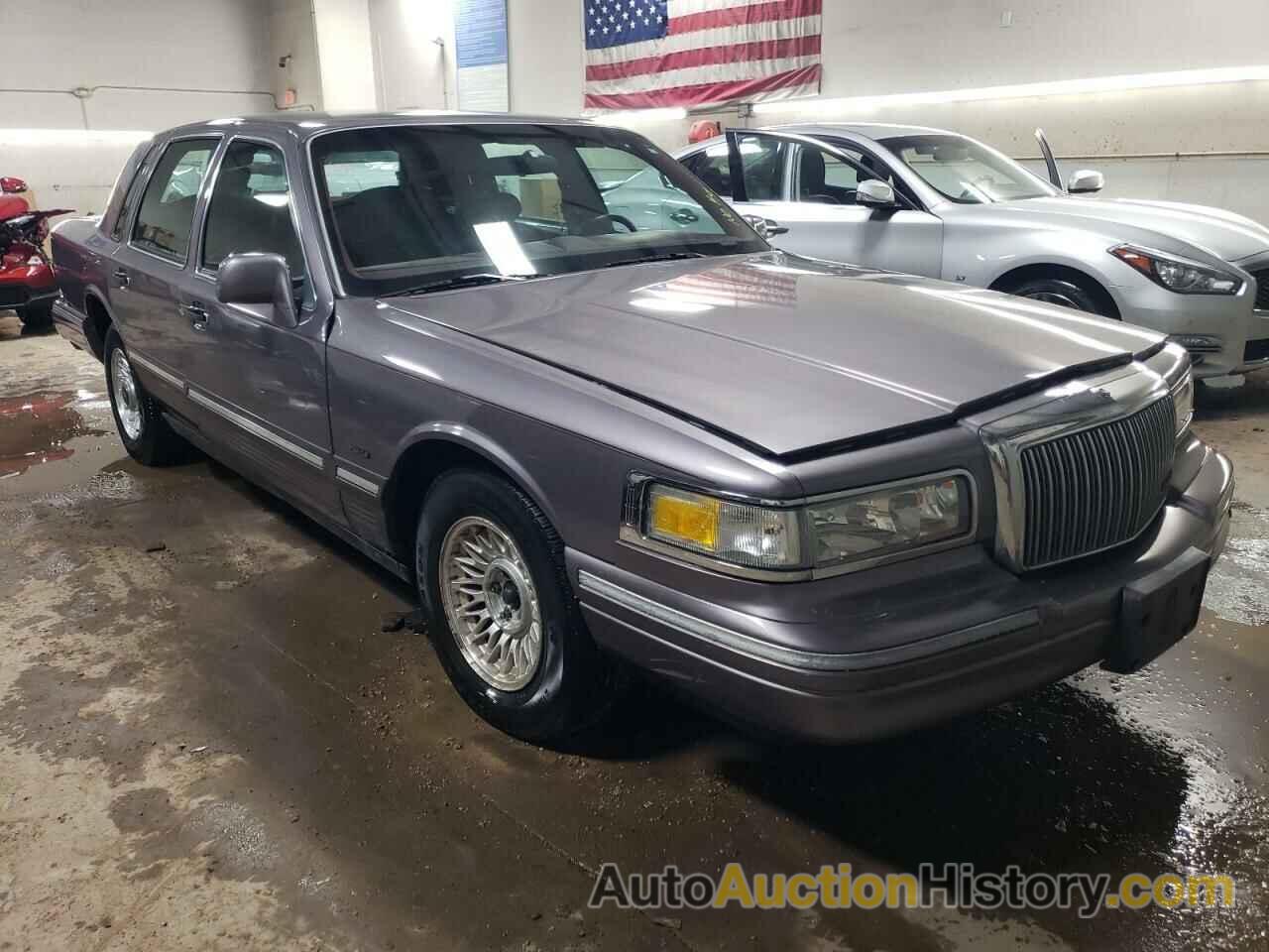 LINCOLN TOWNCAR EXECUTIVE, 1LNLM81WXSY617411