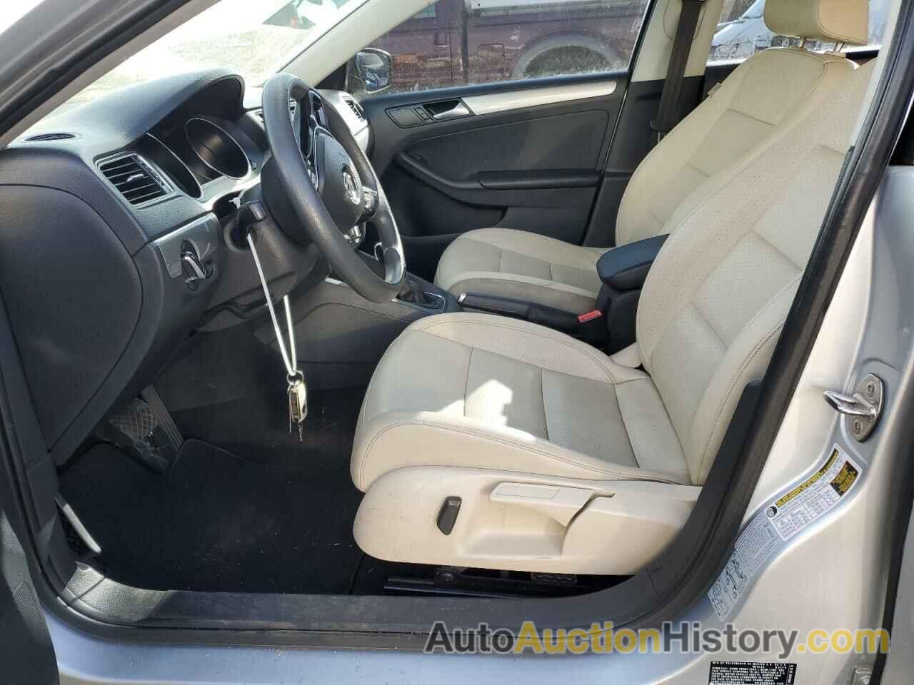 VOLKSWAGEN JETTA SE, 3VWD17AJ5FM306516