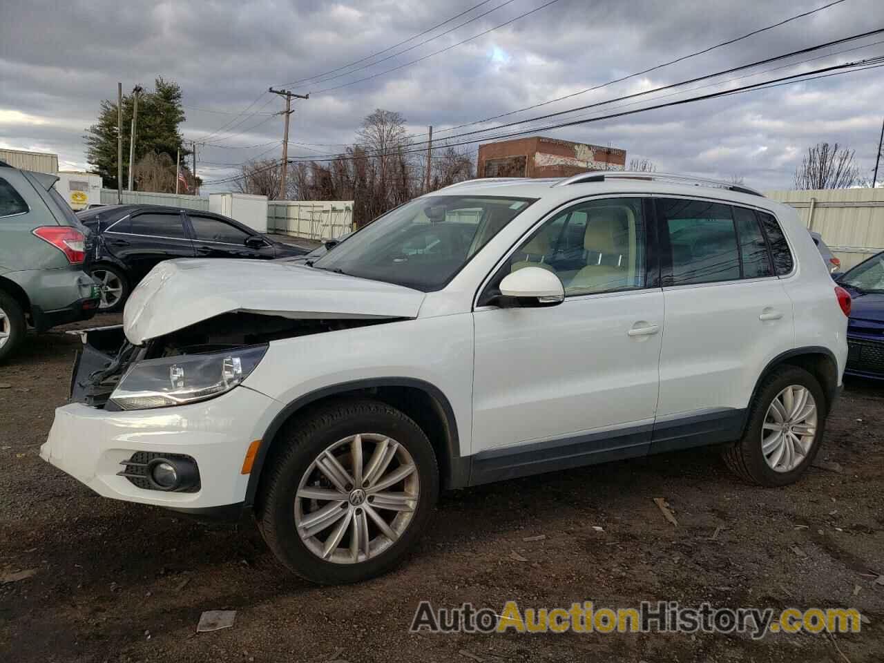 VOLKSWAGEN TIGUAN S, WVGBV7AX8FW500892