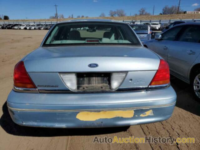 FORD CROWN VIC LX, 2FAFP74W33X130430