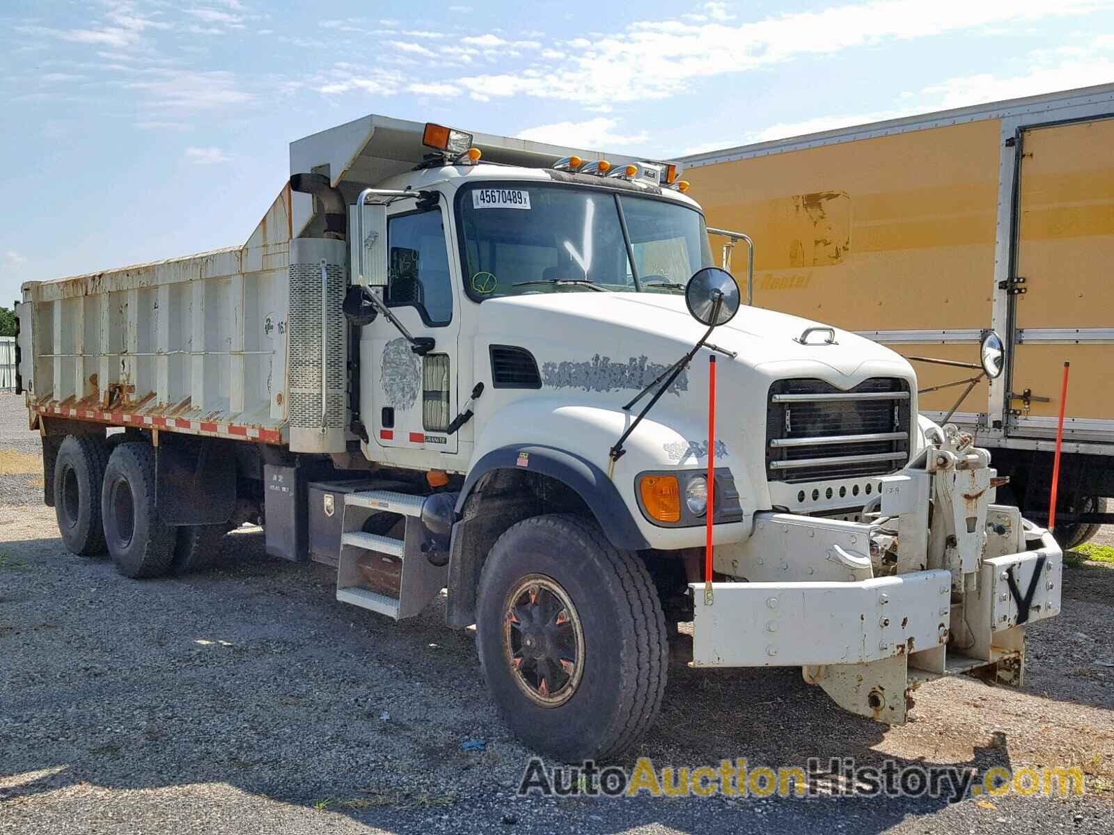 2005 MACK 700 CV700, 1M2AG12C35M021451