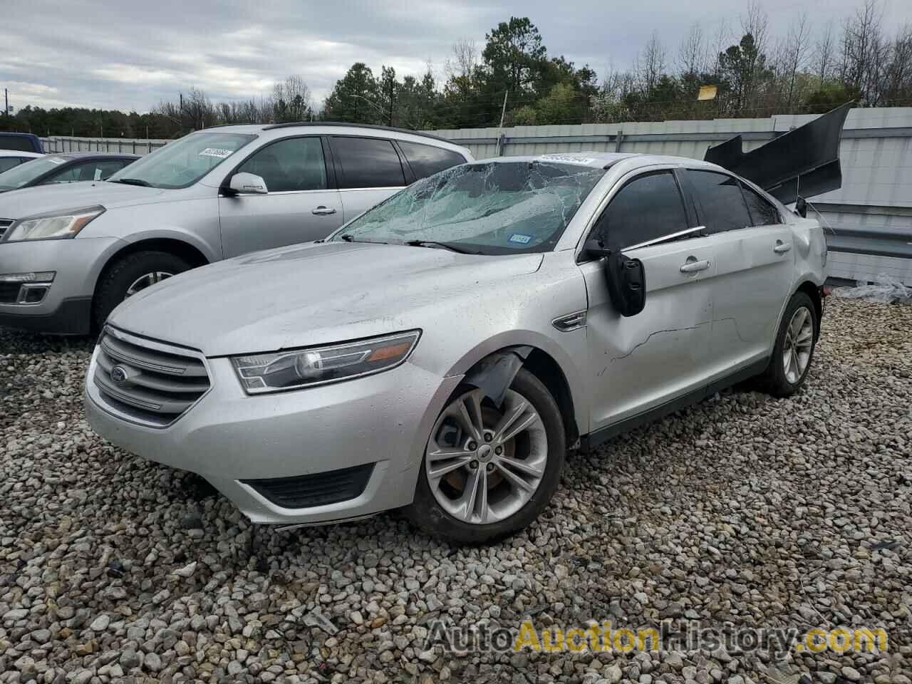 FORD TAURUS SE, 1FAHP2D80JG119353