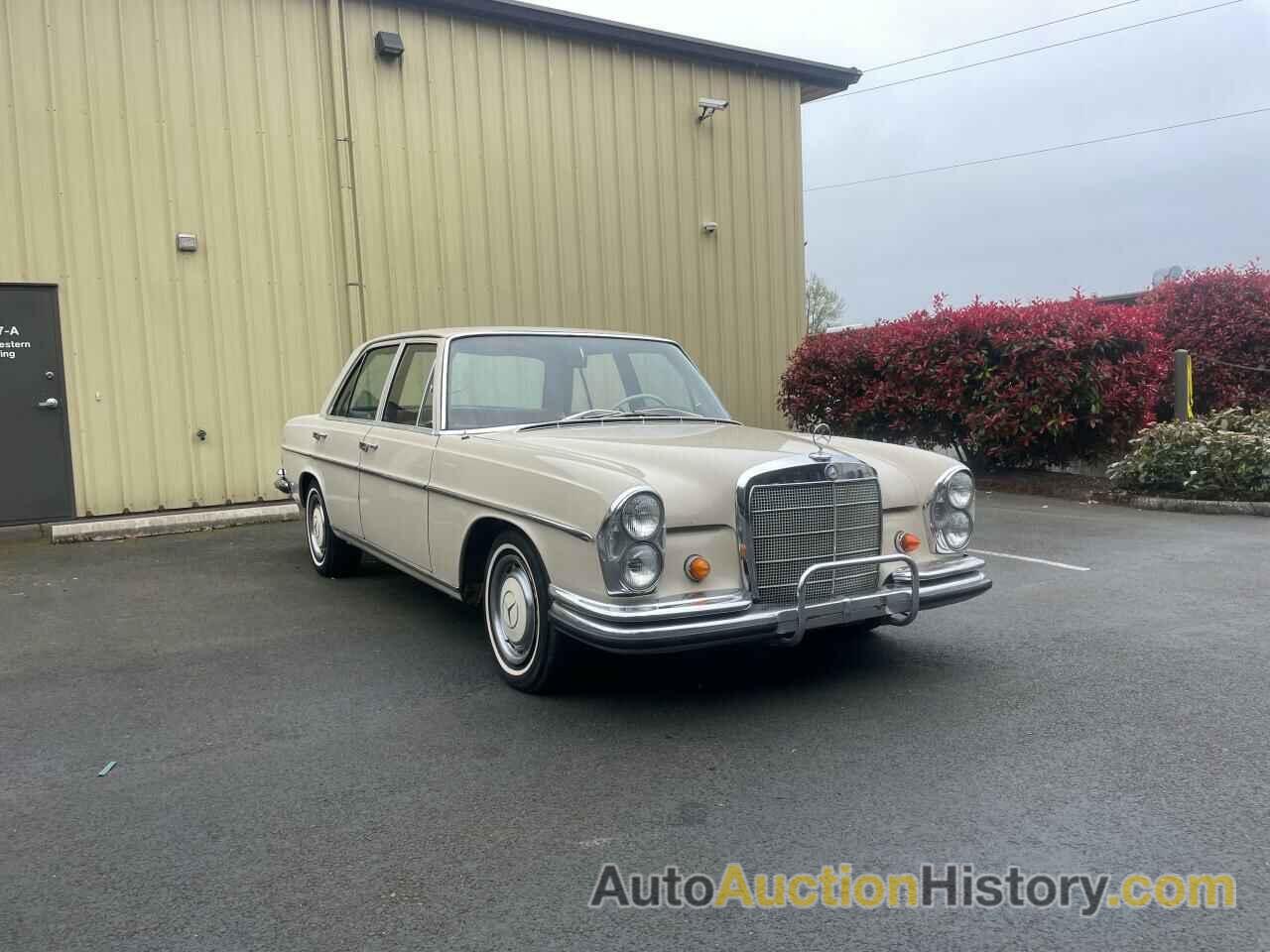 1967 MERCEDES-BENZ 250-CLASS, 10801212036545