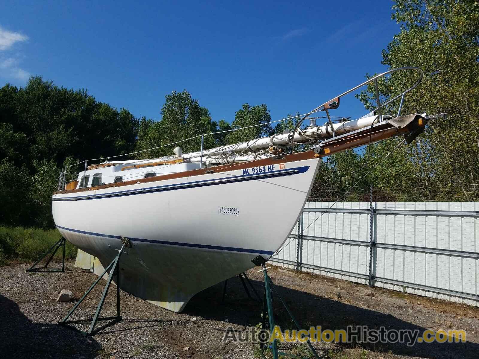 2000 SAIL BOAT, 