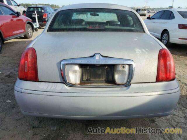 LINCOLN TOWNCAR SIGNATURE, 1LNHM82W01Y676972