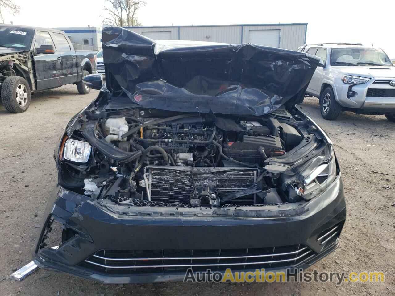 VOLKSWAGEN PASSAT S, 1VWAA7A31JC009032