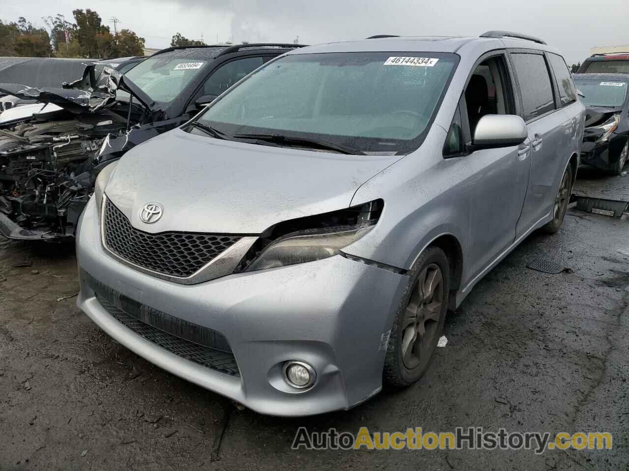 TOYOTA SIENNA SE, 5TDXZ3DC1HS889037