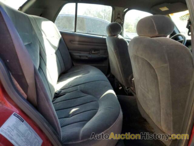 FORD CROWN VIC, 2FAFP73W6YX136036