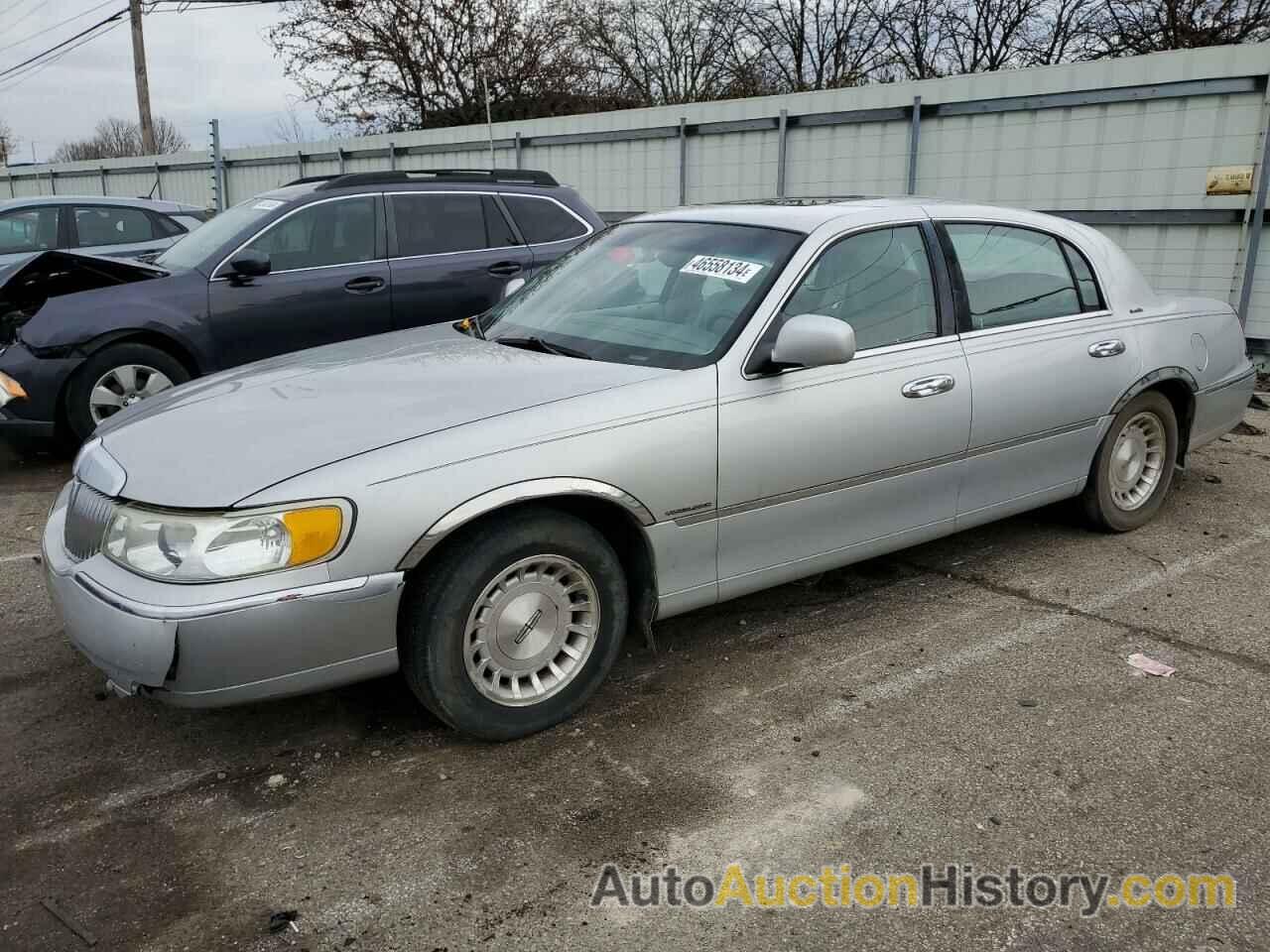 LINCOLN TOWNCAR EXECUTIVE, 1LNFM81W7WY716724